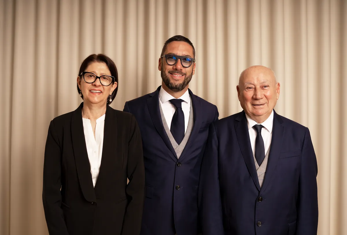 Foto dei fondatori e del responsabile. Da sinistra: Luigina Cocco, Davide Romani e Luigi Romani.
